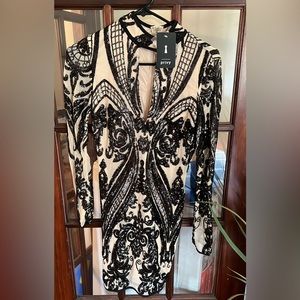 NEVER WORN TAGS STILL ON BEAUTIFUL PRINTED BLACK SEQUIN DRESS OVER BEIGE